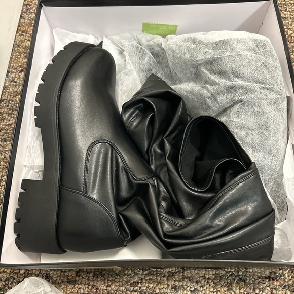 Azalea Wang Surgical Flatform Boot - Picture 2 of 4